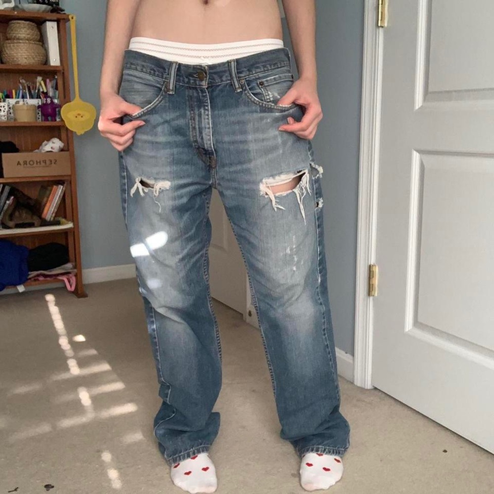 destroyed levi's jeans